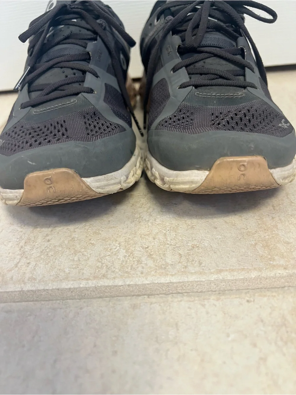 On Running Cloudflow shoes in Rock Grey Rose CloudTec cushioning comfy size 6.5M